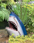 Shark Gartenskulptur – Wetterbeständige Outdoor-Wandkunst für einzigartige Gartenornamente – Blaues Harzdesign
