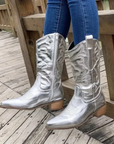 Stylish White Leather Pointed Cowboy Boots for Women – Elegant Design for Any Occasion 0