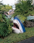 Shark Gartenskulptur – Wetterbeständige Outdoor-Wandkunst für einzigartige Gartenornamente – Blaues Harzdesign
