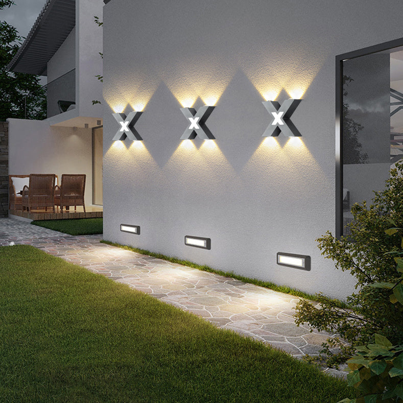 X-Lume Pro – Wetterfeste X-förmige LED-Wandlampe für verbesserte Außenbeleuchtung