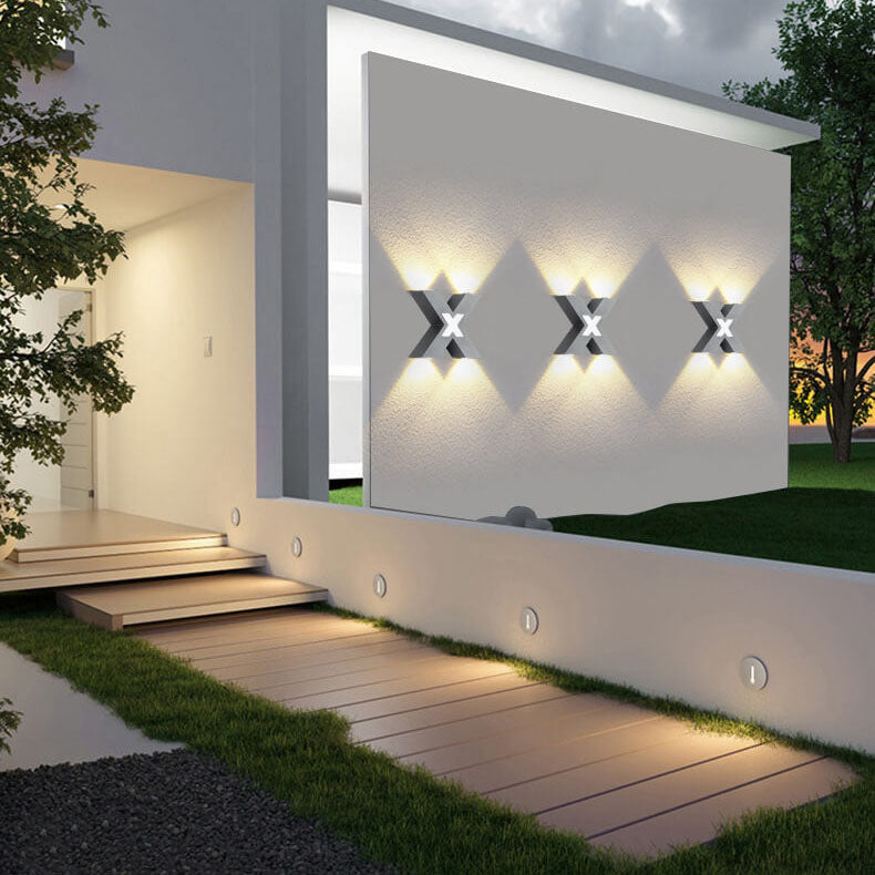 X-Lume Pro – Wetterfeste X-förmige LED-Wandlampe für verbesserte Außenbeleuchtung