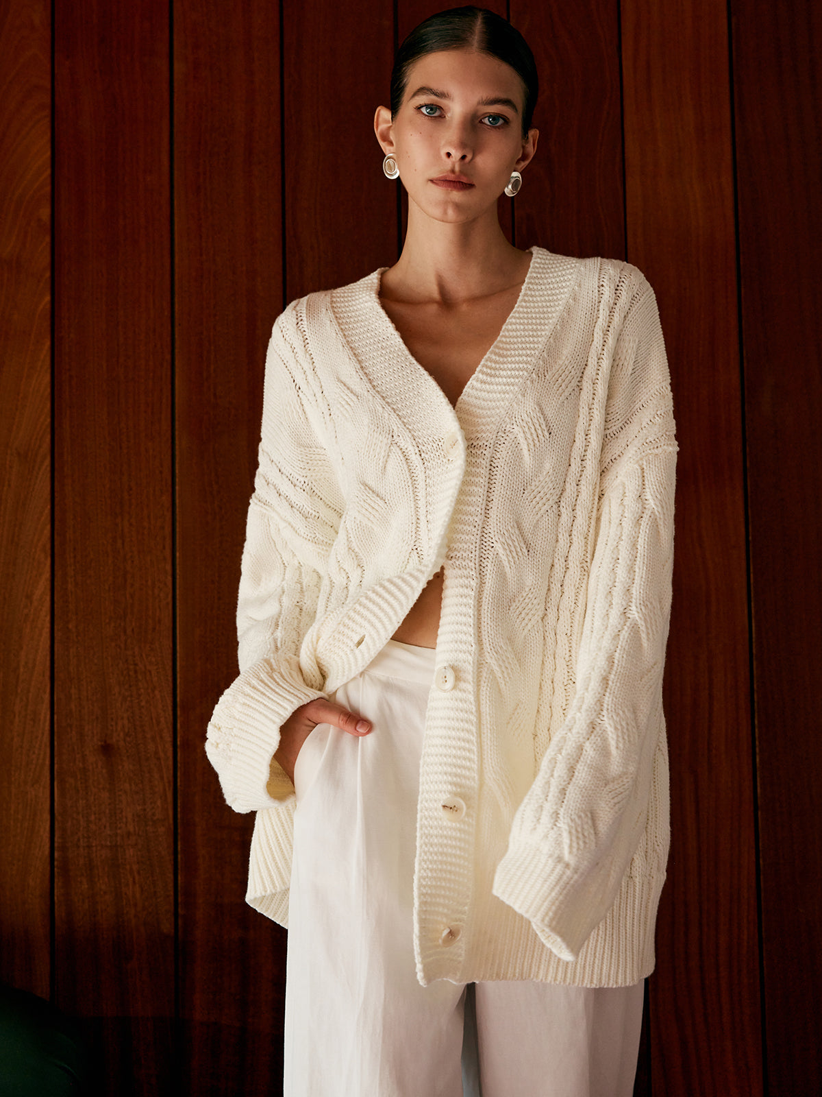 Aliyah | Elegant Oversized Cable Knit Outwear 1