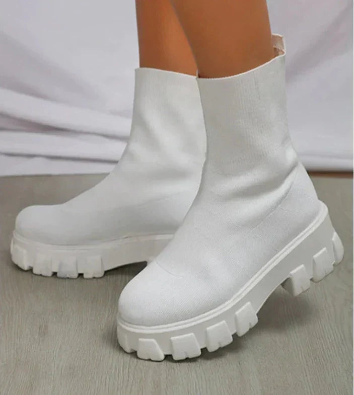 Comfortable Women&#39;s Winter Boots - Stylish and Warm Footwear for Cold Weather 9