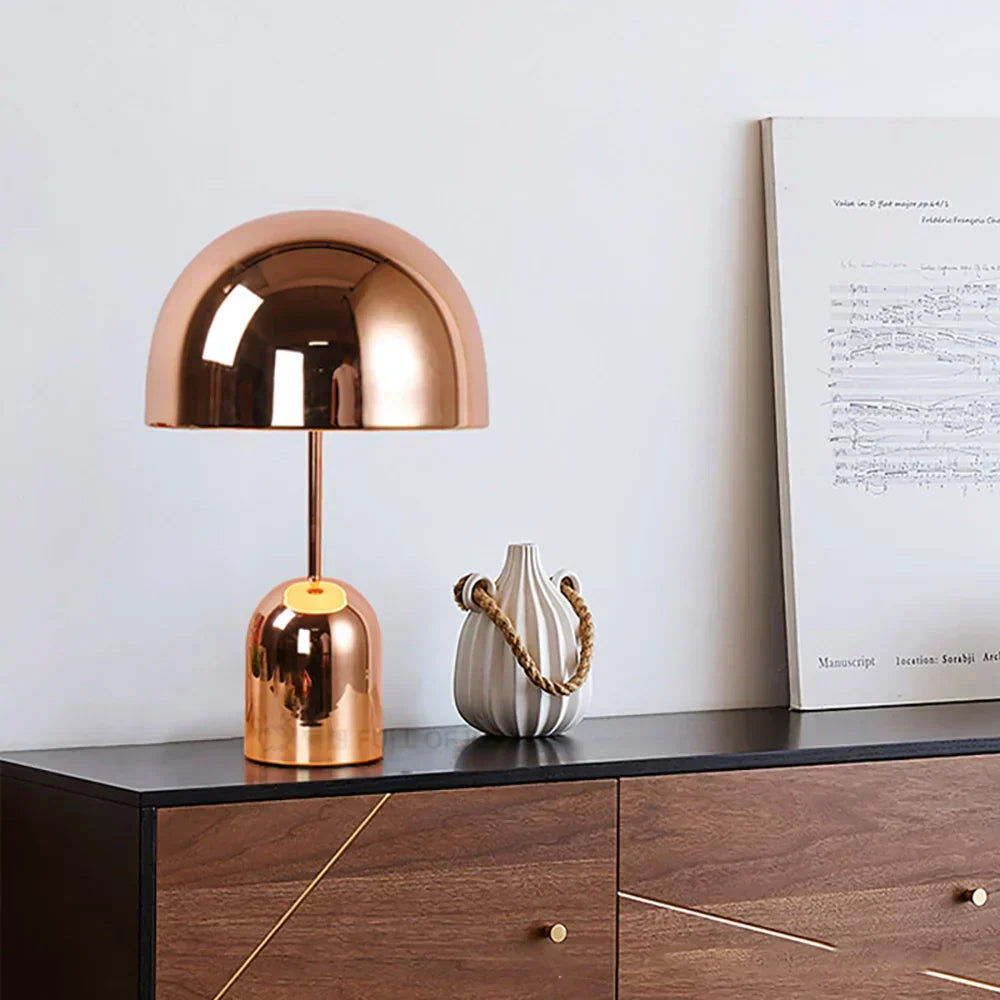 CopperElegance - Sophisticated Table Lamp 1