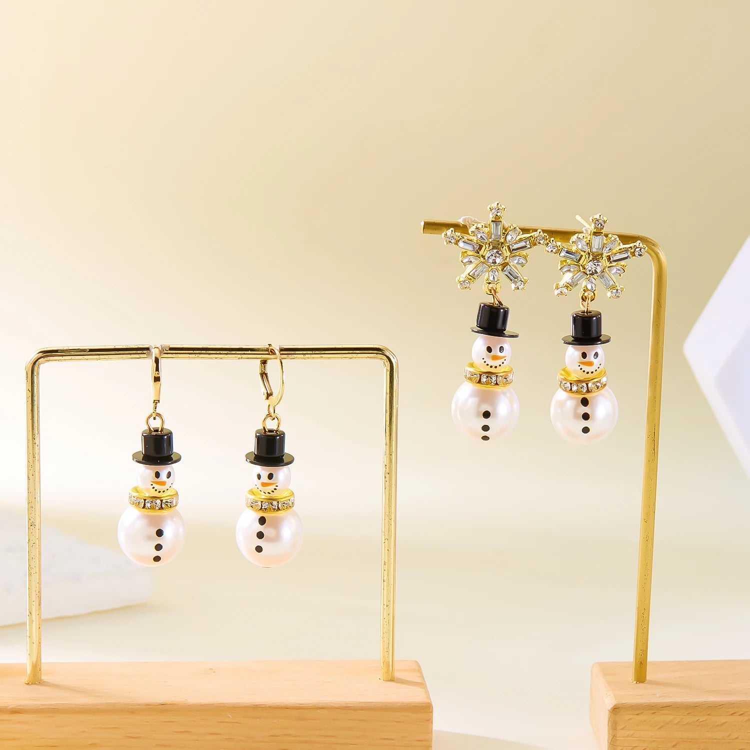 CrystalChill | Shiny Snowflake Earrings 1