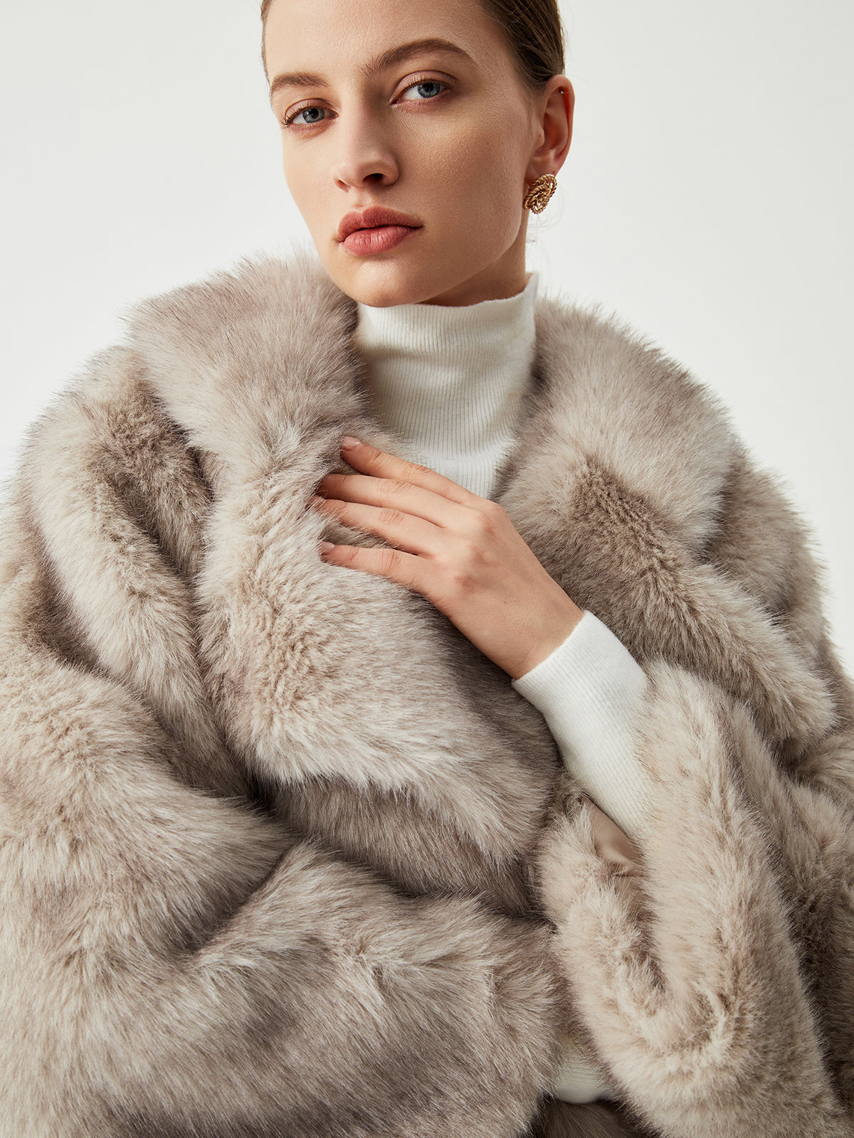 Dayana | Oversized Collared Faux Fur Coat 3