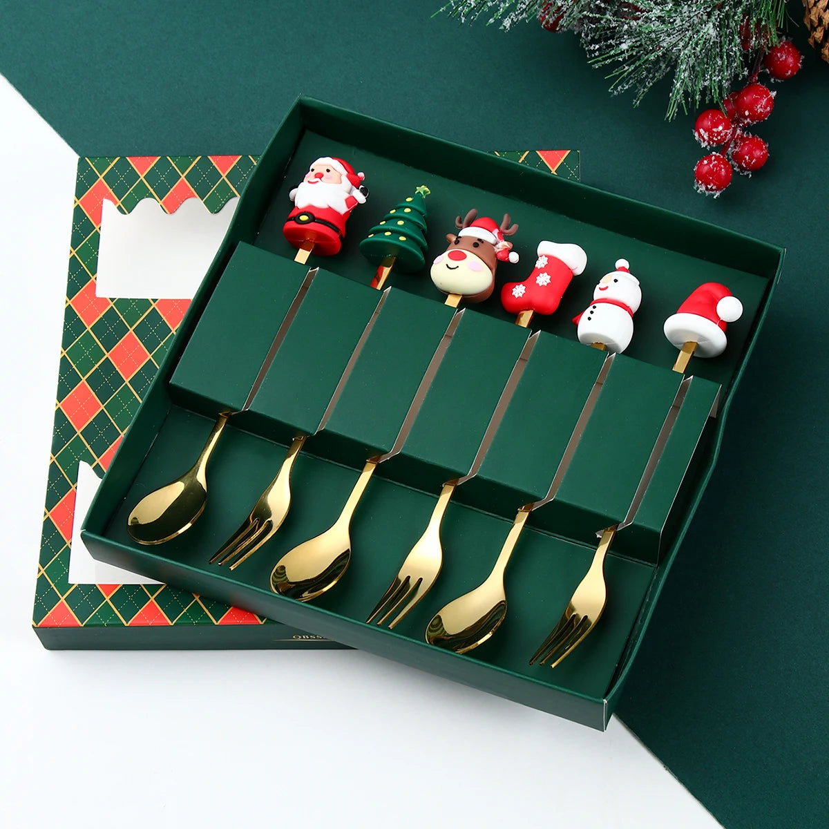 Festive Classics | Exquisite Christmas Cutlery Set 4
