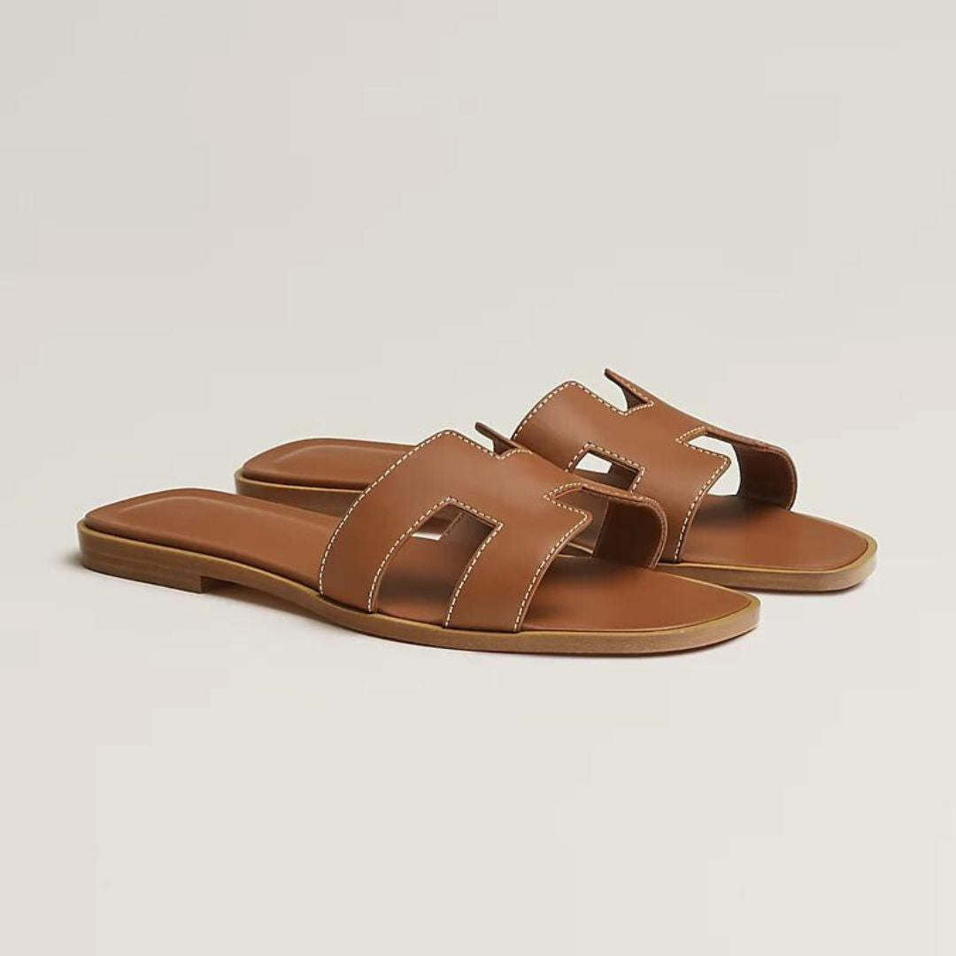 Flat Leather Sandals Featuring Cut-Out Design 2