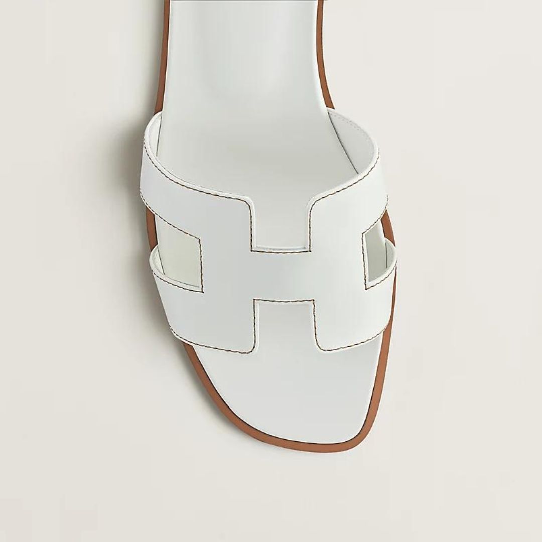 Flat Leather Sandals Featuring Cut-Out Design 3