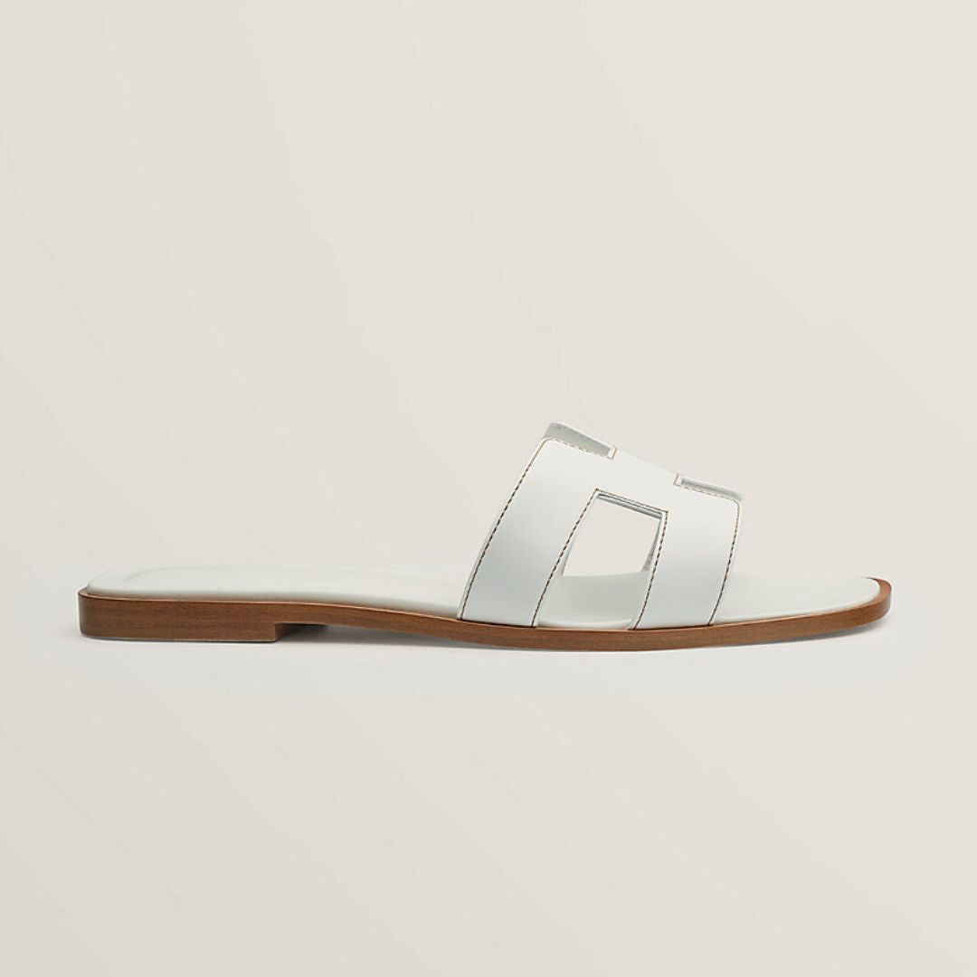 Flat Leather Sandals Featuring Cut-Out Design 4