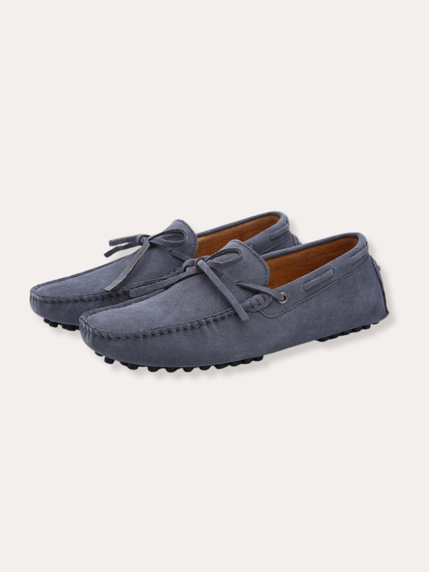https://cdn.shopify.com/s/files/1/0903/2731/8834/files/Grijze_mocas_ga_1.png?v=1746878905