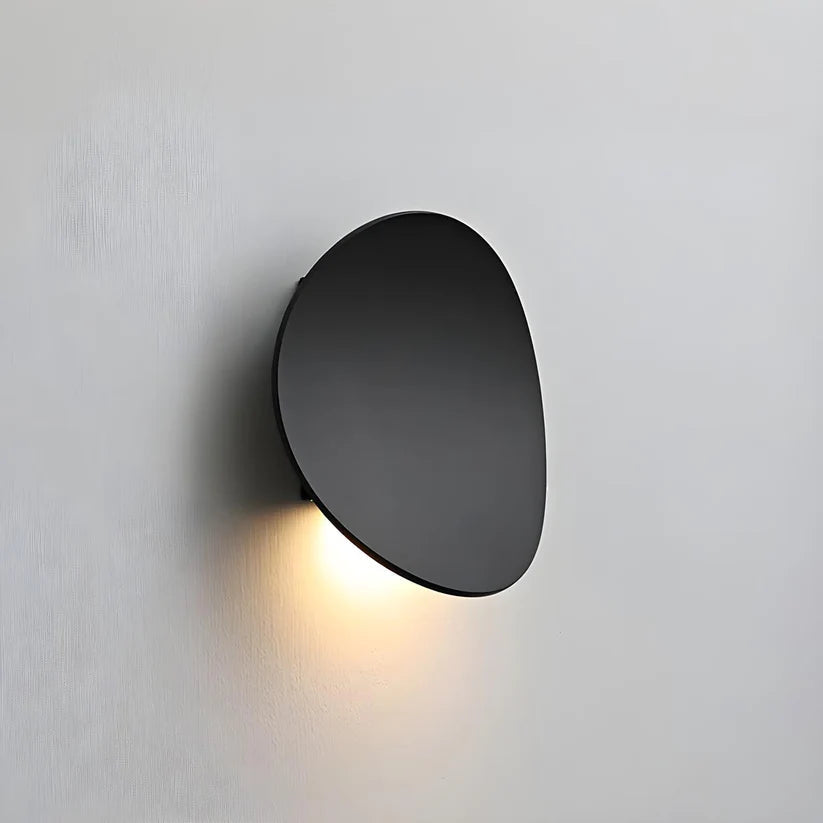 Illumaia | Minimalist Metal Wall Lamp with Circular Design 0