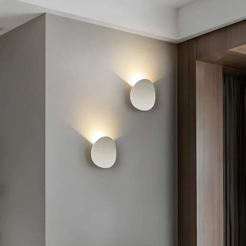 Illumaia | Minimalist Metal Wall Lamp with Circular Design 2