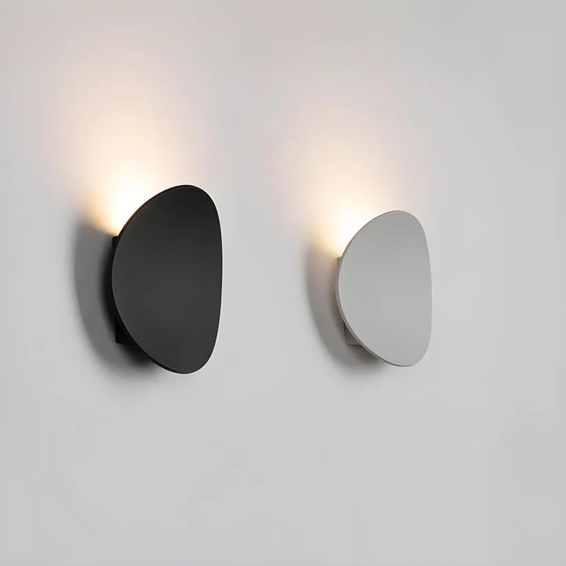 Illumaia | Minimalist Metal Wall Lamp with Circular Design 3