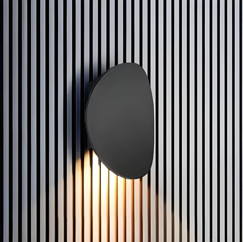 Illumaia | Minimalist Metal Wall Lamp with Circular Design 4