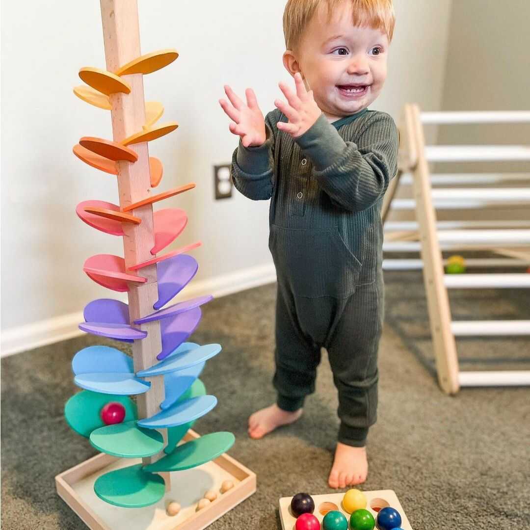 Interactive rainbow murmur tower - Luca 0