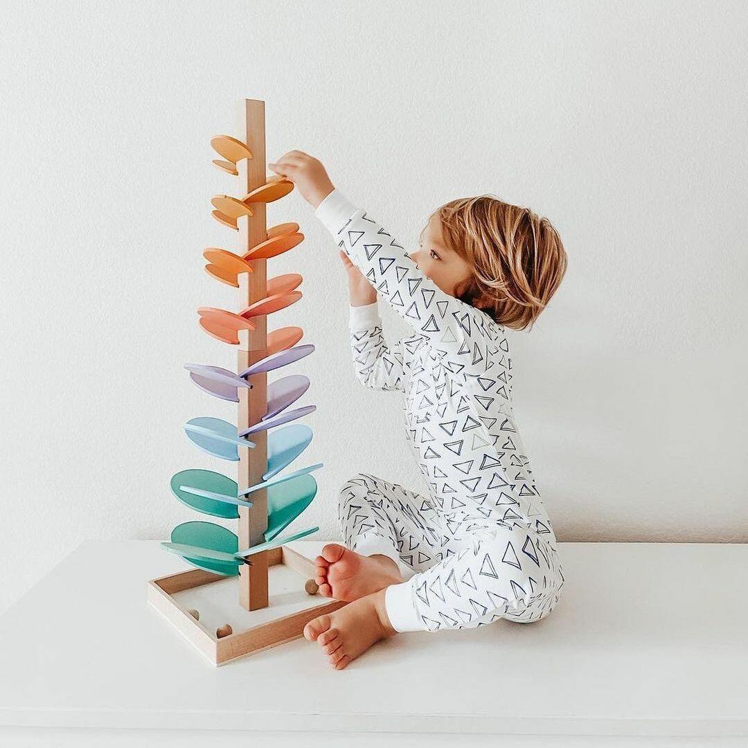 Interactive rainbow murmur tower - Luca 3