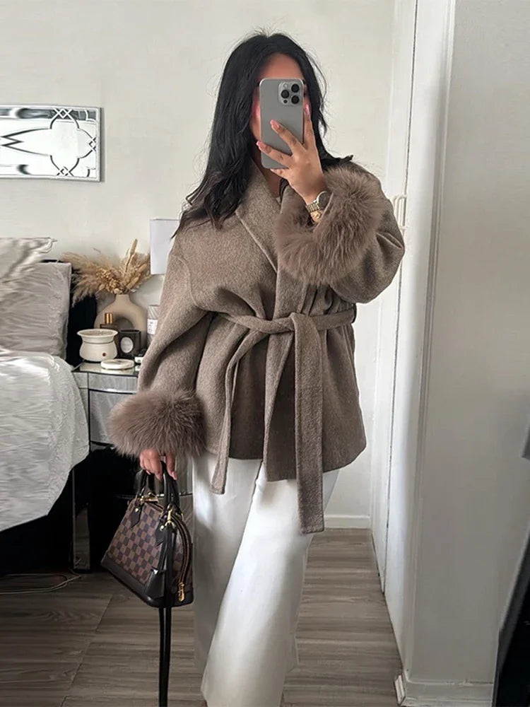 Lace-Up Elegant Women's Coat – Stylish Winter Coat for Cold Weather, Knee-Length, Multiple Colors 0