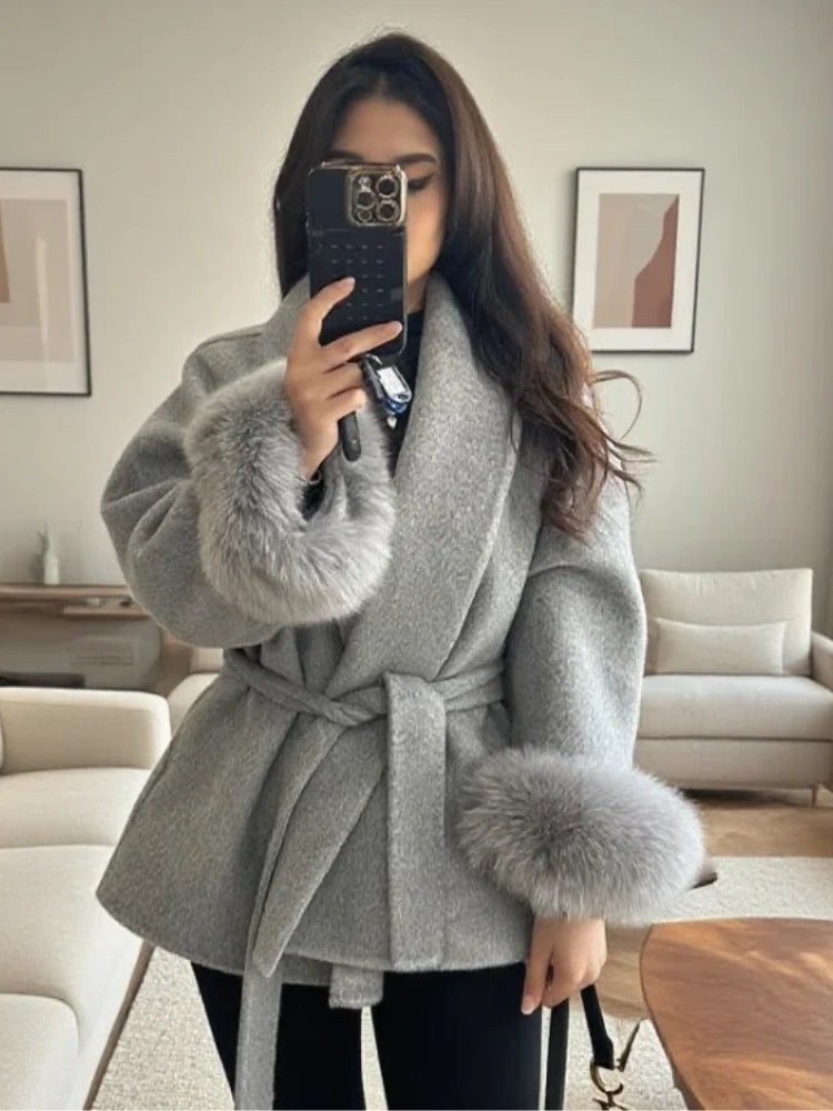 Lace-Up Elegant Women&#39;s Coat – Stylish Winter Coat for Cold Weather, Knee-Length, Multiple Colors 1