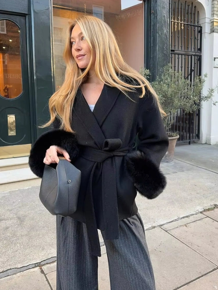 Lace-Up Elegant Women&#39;s Coat – Stylish Winter Coat for Cold Weather, Knee-Length, Multiple Colors 2