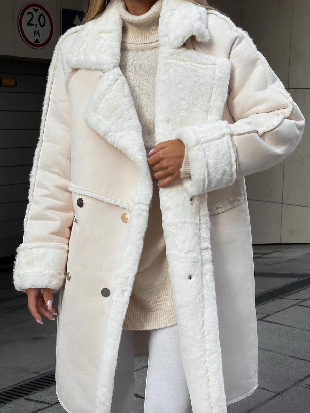 Larissa | Elegant Plus Size Coat for Women – Warm Winter Plush Lapel 3