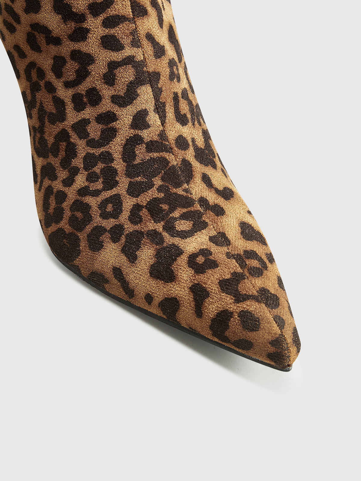 Leopard Print Knee High Boots for Women with Pointed Toe and Mid-Heel – Stylish and Comfortable 6