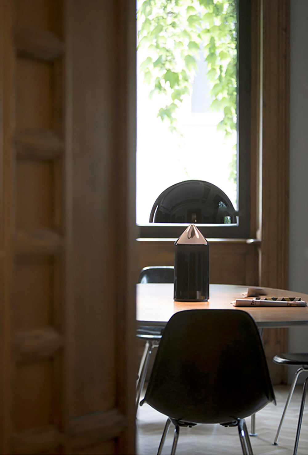 LumeTouch – Minimalist Table Lamp with Innovative Touch Feature 7