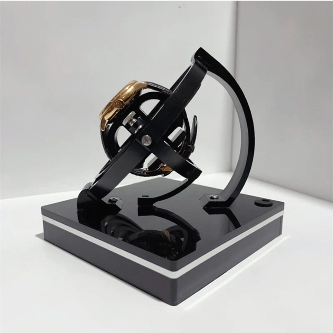 LuxuraBox | Elegant Automatic Watch Winder with Stylish Display Case 1