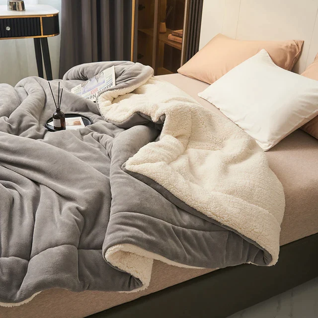 Luxurious Fleece Blanket, Plush and Fluffy, Machine Washable, Cozy Throw for Beds and Living Rooms 0