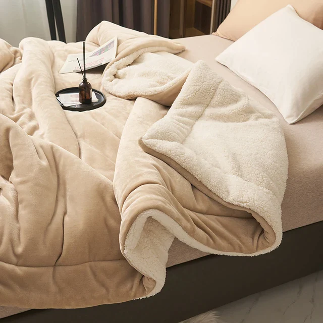 Luxurious Fleece Blanket, Plush and Fluffy, Machine Washable, Cozy Throw for Beds and Living Rooms 3