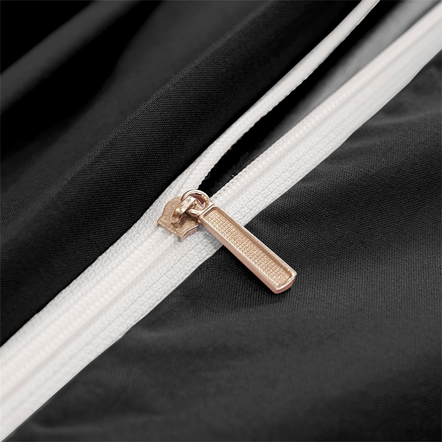 MidnightPetals - Elegant Black and Gold Duvet Set 5