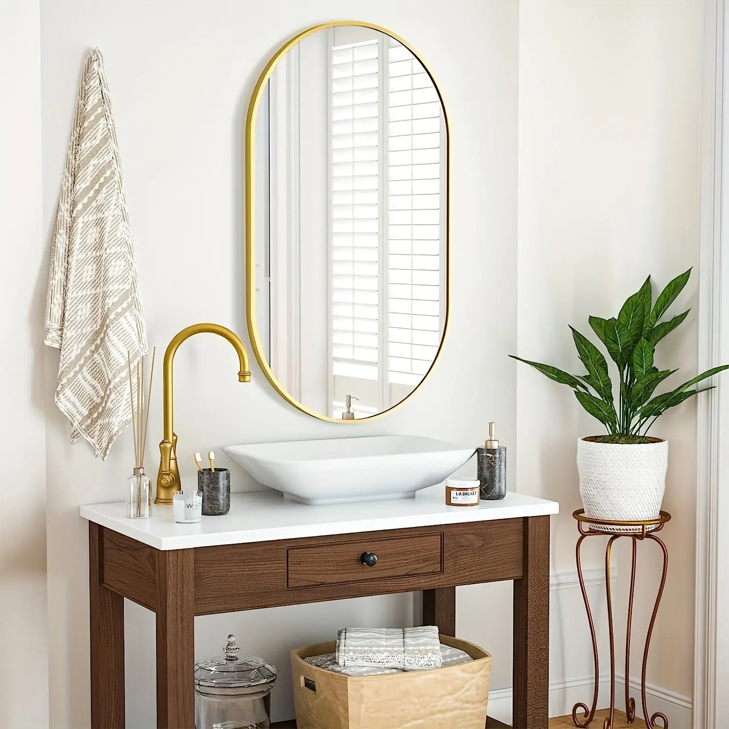 MirrorLuxe - Elegant Oval Reflection 4