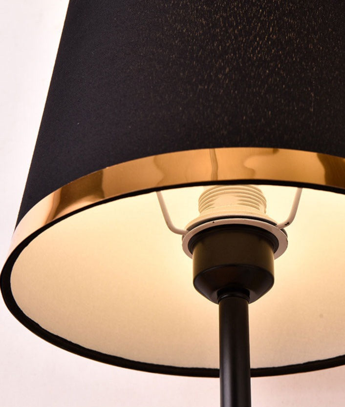 NoirBeam – Sleek Table Lamp in Gold and Black for Subtle Lighting 5