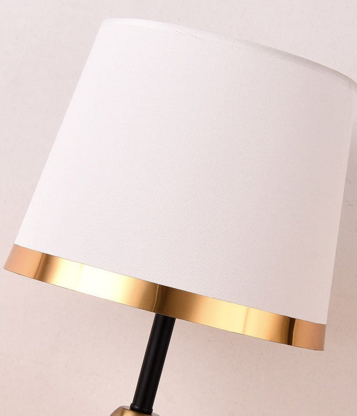 NoirBeam – Sleek Table Lamp in Gold and Black for Subtle Lighting 6