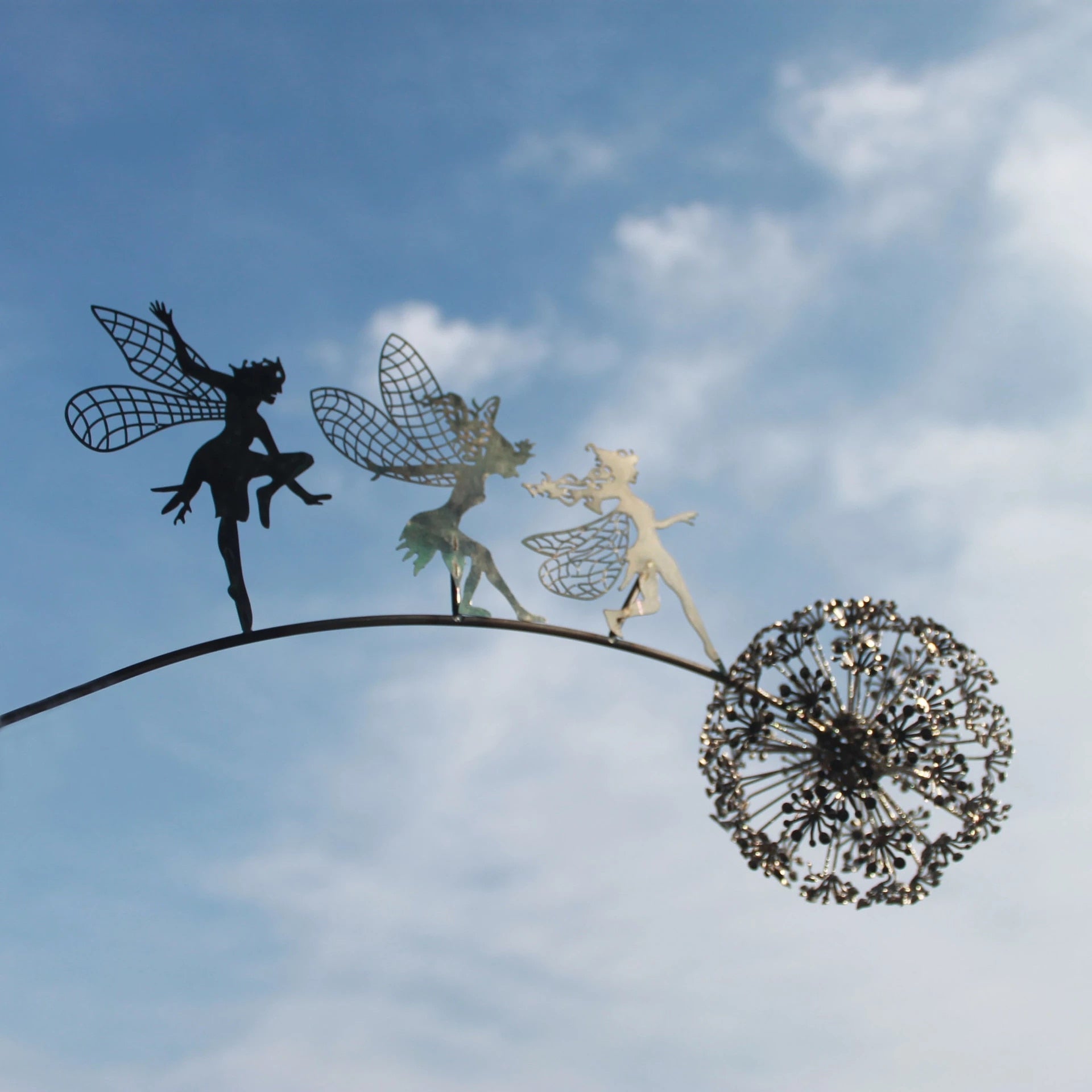 Bezaubernde Metall-Feengarten-Skulptur – Robuste Außenornament für magische Gartendekoration