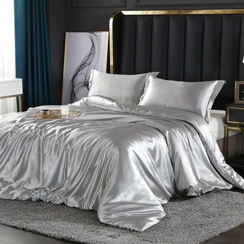SilkenDream - Luxury 4-Piece Satin Bedding Set 3