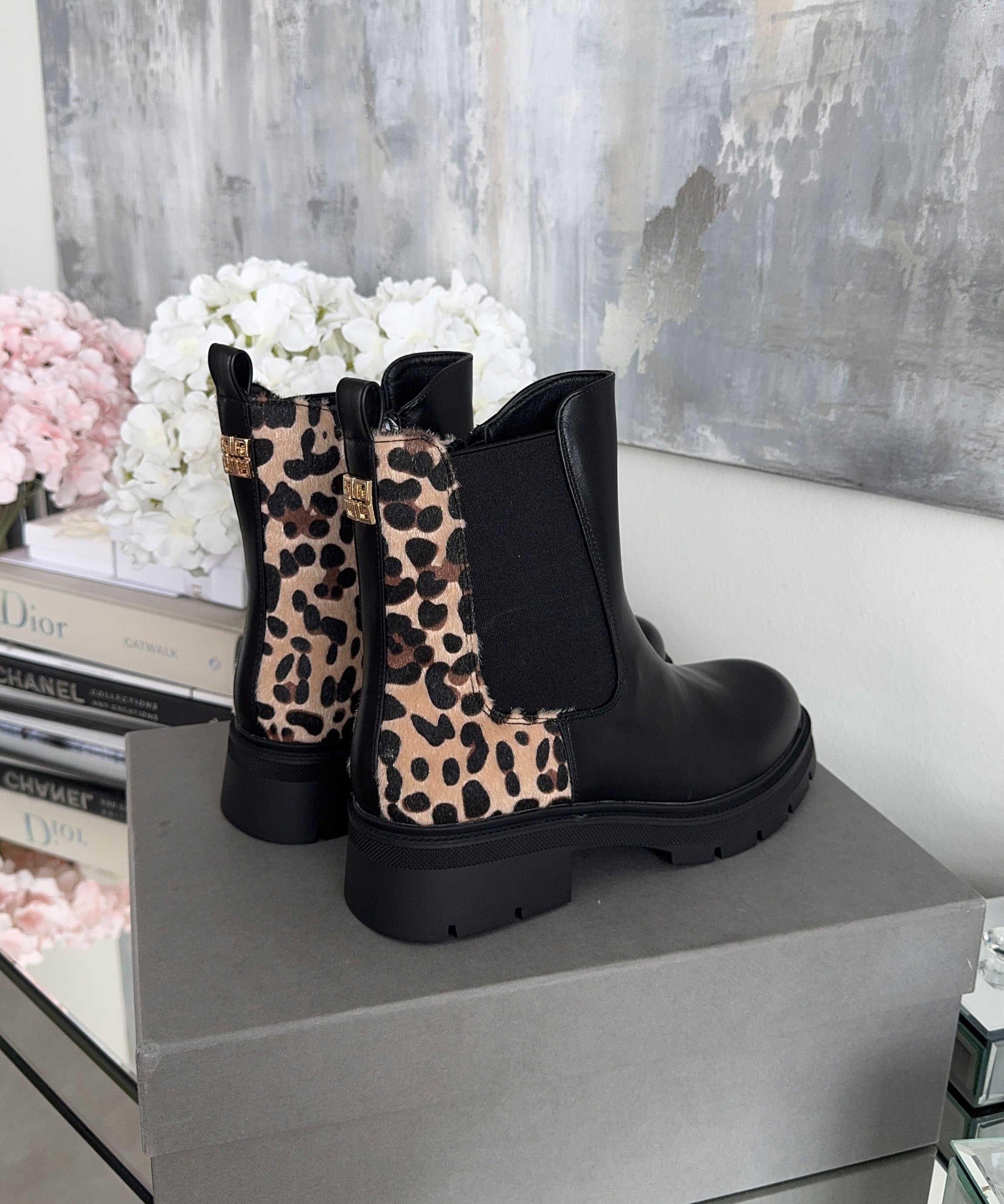 Stylish Knee High Boots in Black with Comfortable Inner Lining for Everyday Wear 5