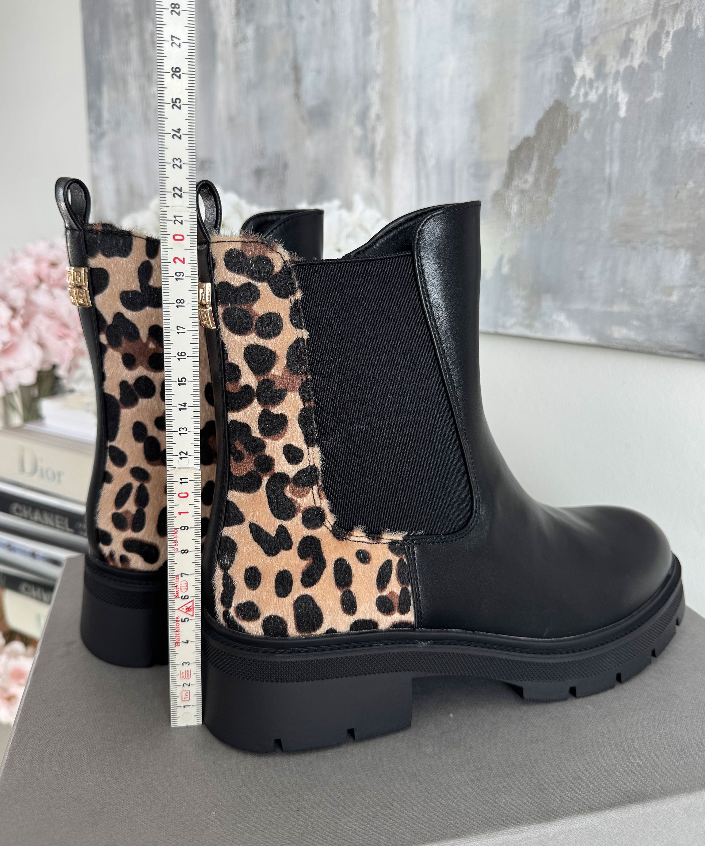Stylish Knee High Boots in Black with Comfortable Inner Lining for Everyday Wear 6
