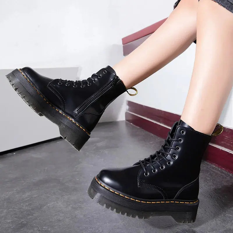 Stylish Leather Platform Boots with Chunky Sole – Comfortable Urban Footwear for Streetwear and Grunge 4
