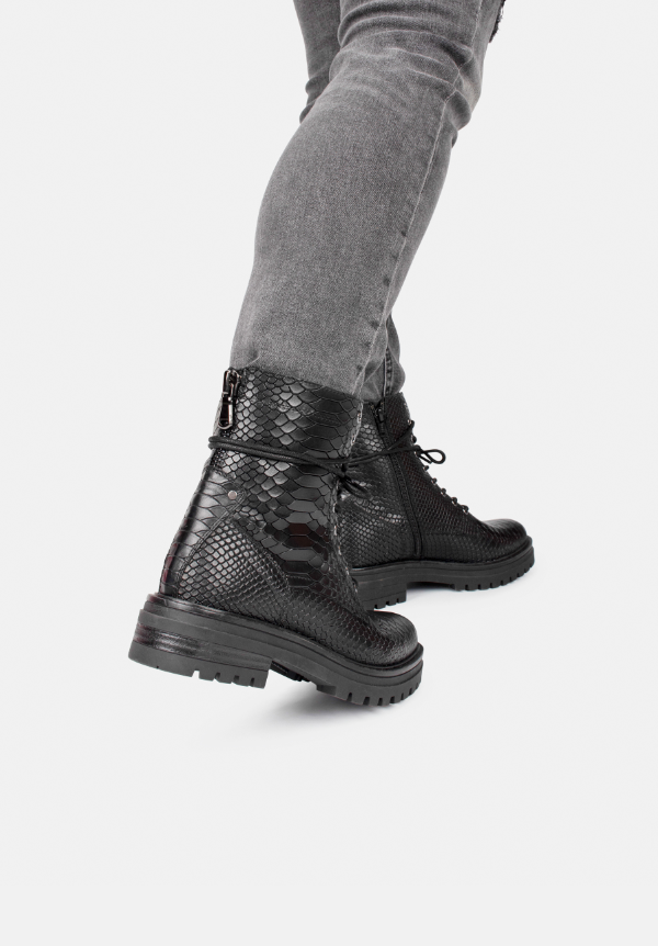 Stylish Python-Pattern Lace Up Boots for Women – Comfortable and Versatile Footwear 4