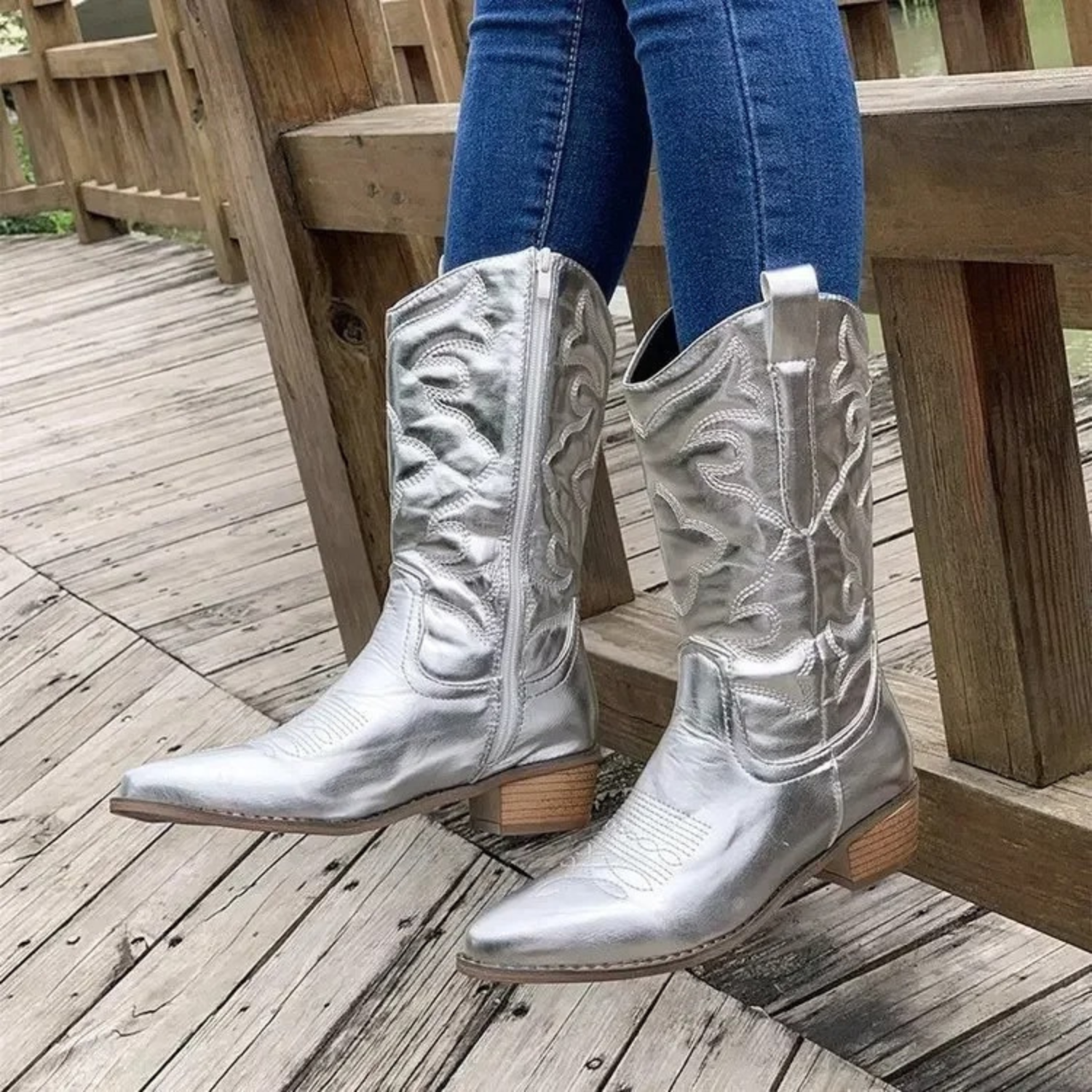 Stylish White Leather Pointed Cowboy Boots for Women – Elegant Design for Any Occasion 0
