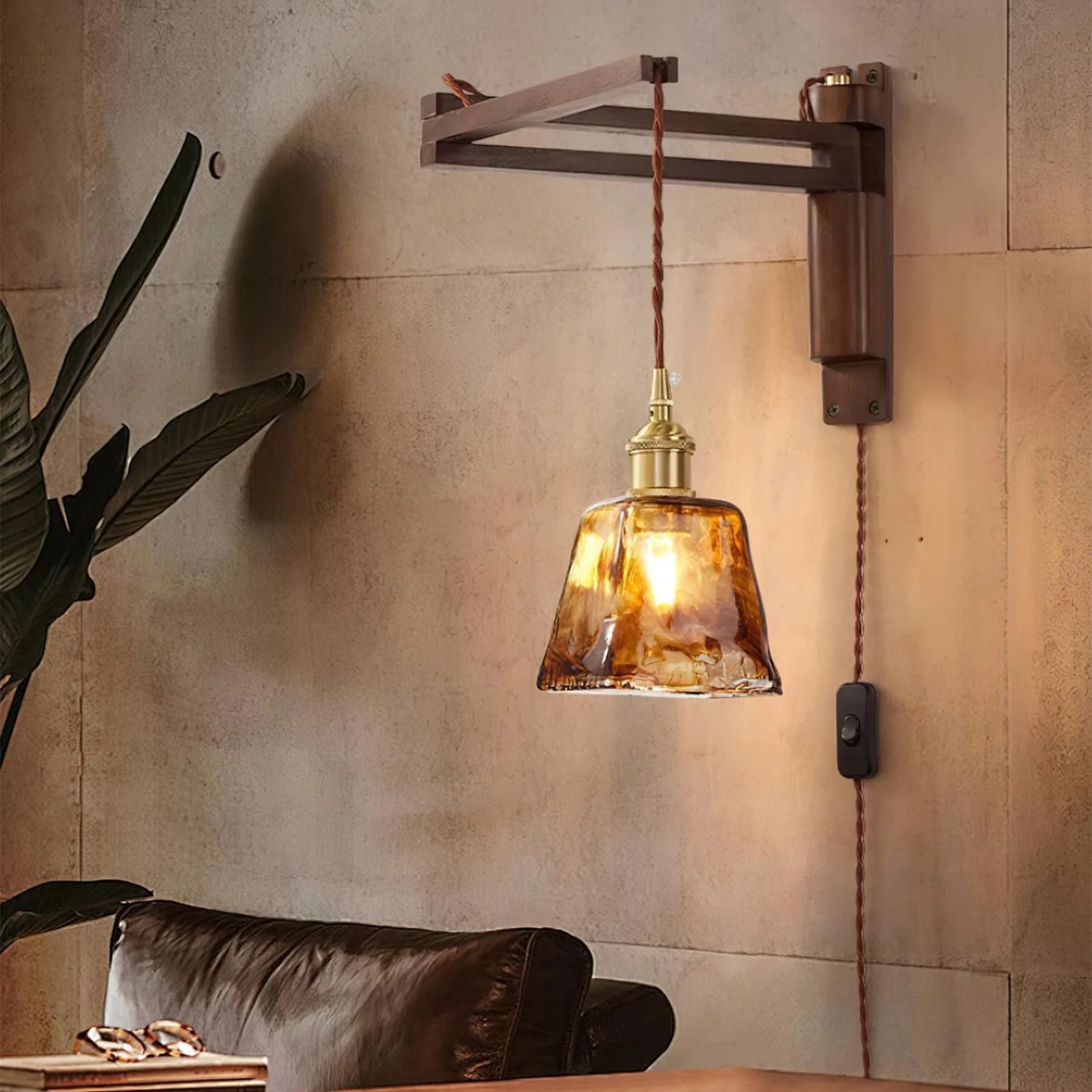 Varonne | Vintage-Inspired Wall Lamp with Classic Silhouette 3