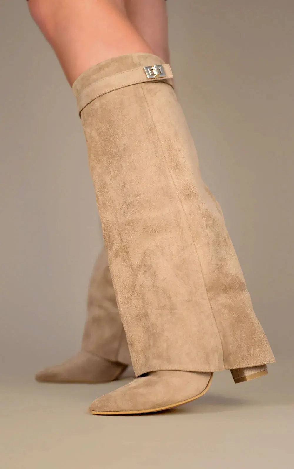 Women's Knee High Boots - Elegant Black Leather Footwear for Style and Comfort 2