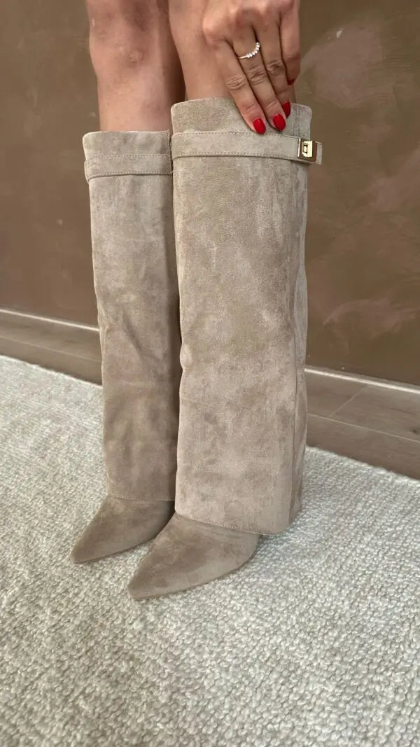 Women's Knee High Boots - Elegant Black Leather Footwear for Style and Comfort 3