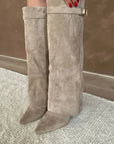 Women's Knee High Boots - Elegant Black Leather Footwear for Style and Comfort 3