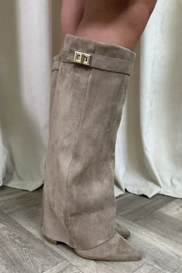 Women's Knee High Boots - Elegant Black Leather Footwear for Style and Comfort 5