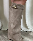 Women's Knee High Boots - Elegant Black Leather Footwear for Style and Comfort 5