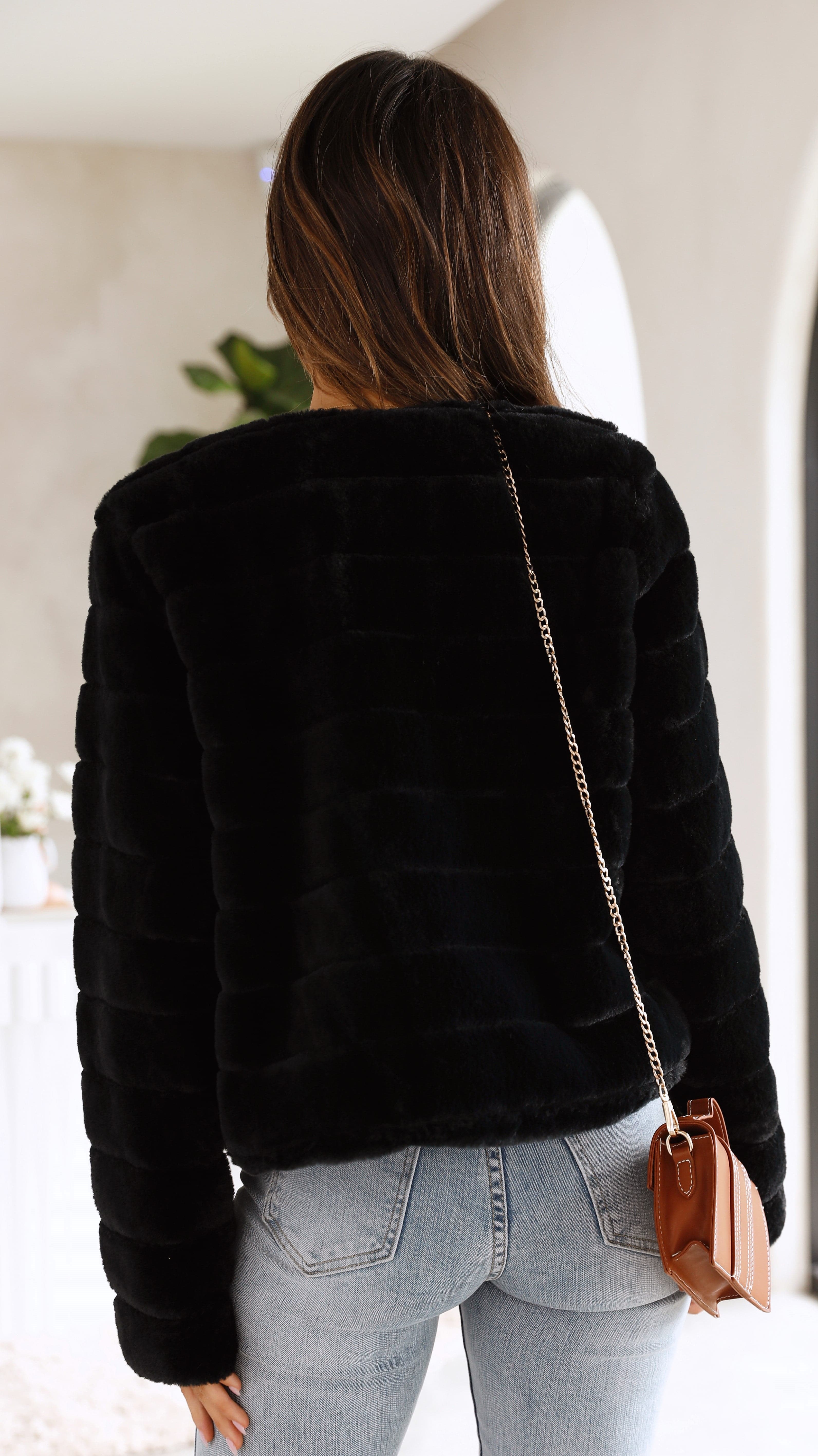 Women&#39;s Quilted Faux Fur Crop Jacket with Open Front – Structured Fit for Stylish Comfort 7