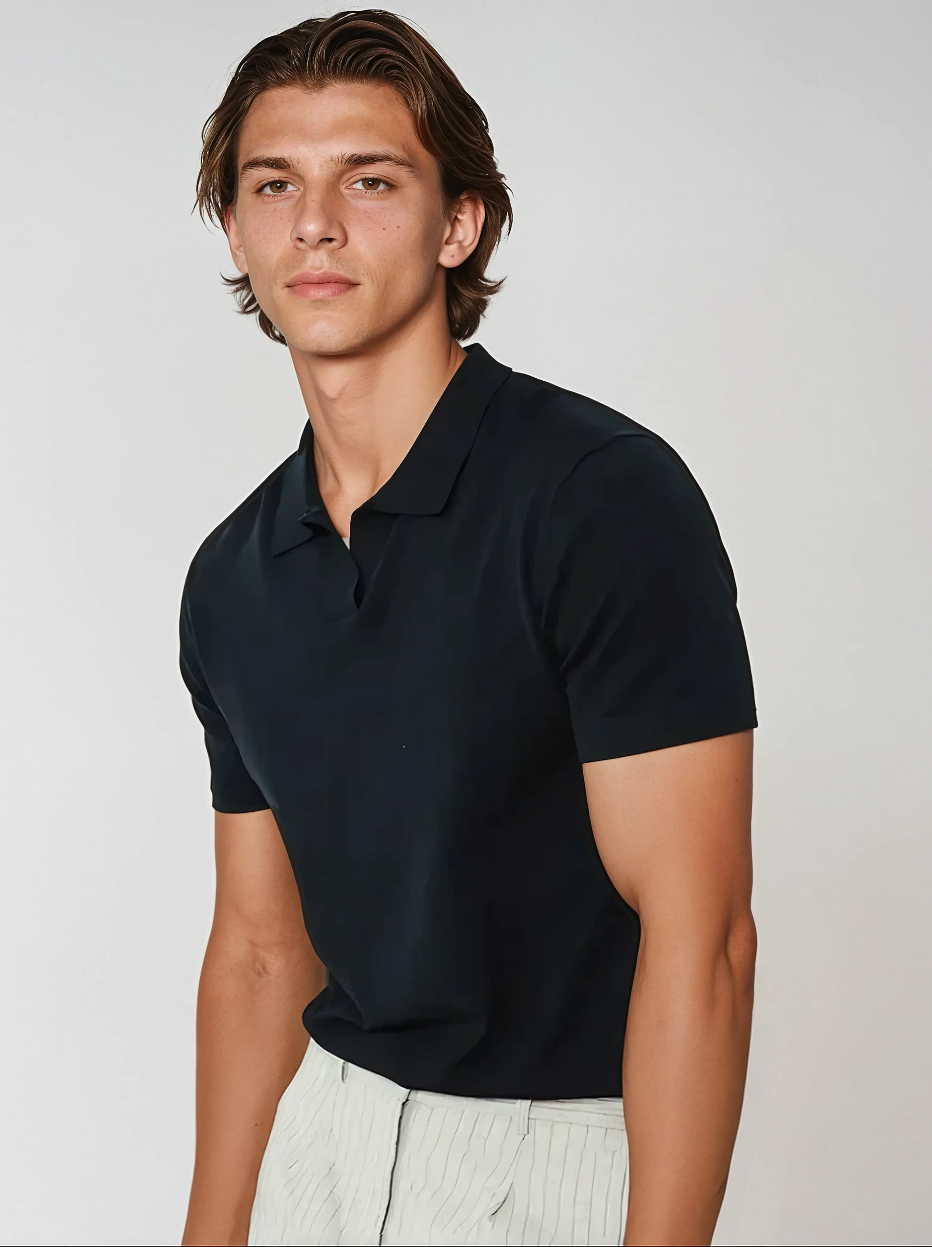 https://cdn.shopify.com/s/files/1/0903/2731/8834/files/Zwarte_polo_korte_mouwen_GA.png?v=1747479282
