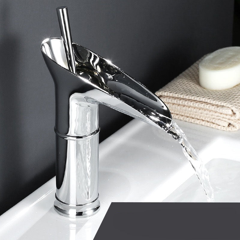 RetroStream – Vintage Style Waterfall Bathroom Faucet for a Nostalgic Touch